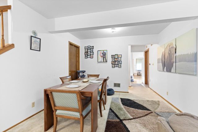 5147 S Camelot LANE, Greenfield, WI 53221