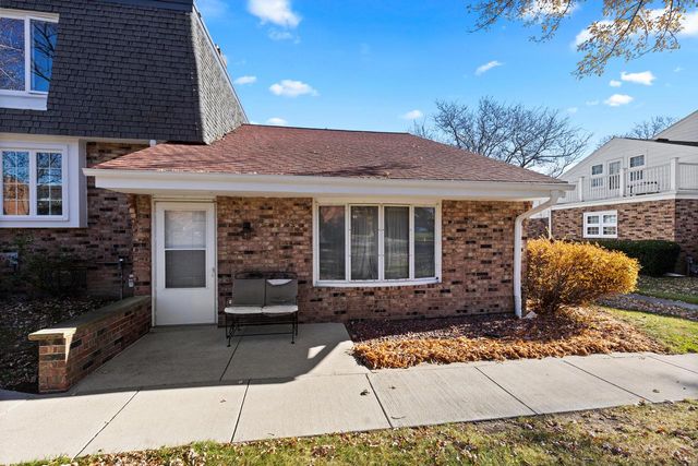 5147 S Camelot LANE, Greenfield, WI 53221