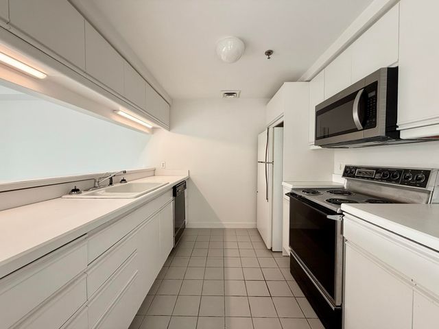 12 Mountain Laurels Dr Apt 308, Nashua, NH 03062