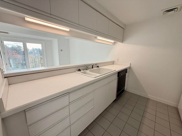 12 Mountain Laurels Dr Apt 308, Nashua, NH 03062