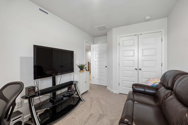 5088 Dayflower Dr, Hermitage, TN 37076