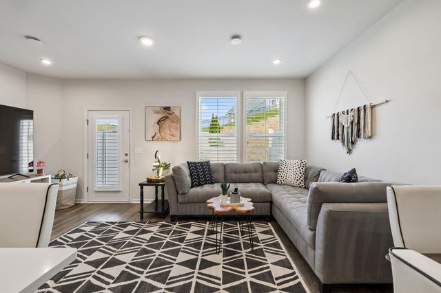 5088 Dayflower Dr, Hermitage, TN 37076