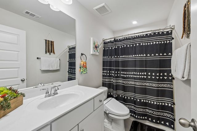 5088 Dayflower Dr, Hermitage, TN 37076