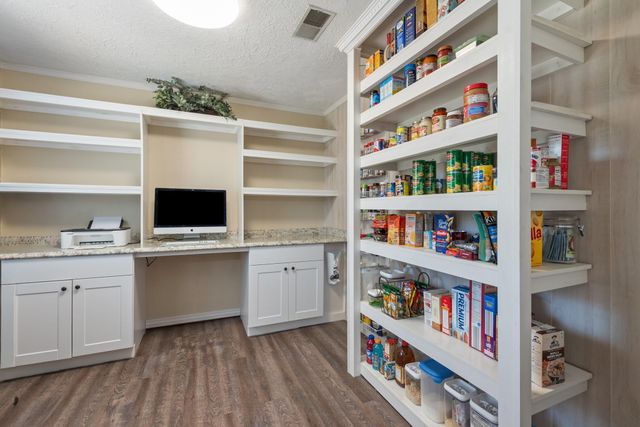 3805 Windridge Drive, Bryan, TX 77802