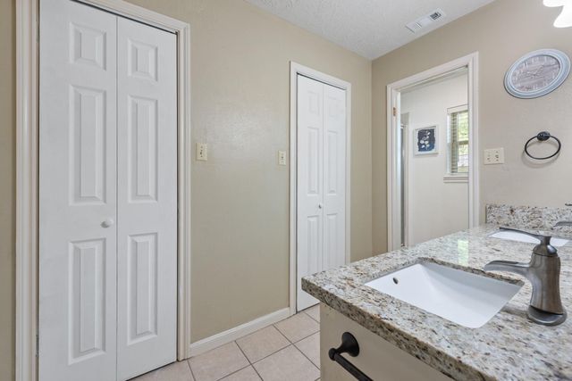 3805 Windridge Drive, Bryan, TX 77802