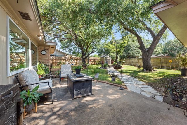 3805 Windridge Drive, Bryan, TX 77802