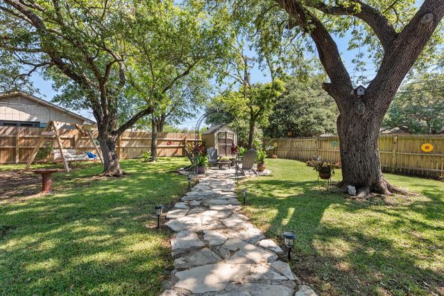 3805 Windridge Drive, Bryan, TX 77802