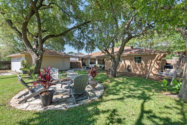 3805 Windridge Drive, Bryan, TX 77802