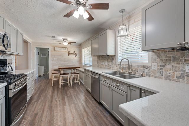 3805 Windridge Drive, Bryan, TX 77802