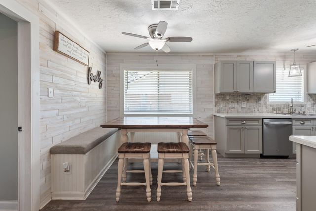 3805 Windridge Drive, Bryan, TX 77802