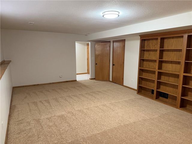 2212 S 19th Terrace, Leavenworth, KS 66048