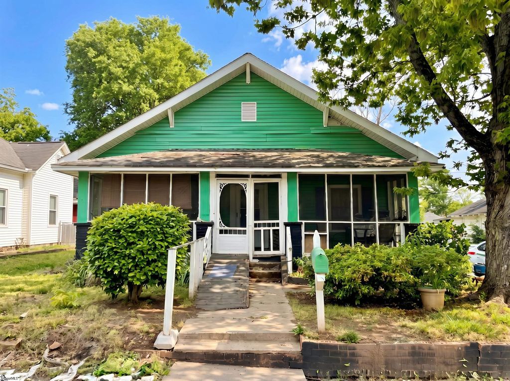 3 Piedmont Avenue, Greenville, SC 29611