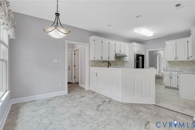 515 Cobblestone Dr, Hopewell, VA 23860