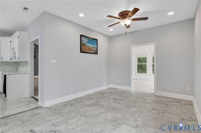 515 Cobblestone Dr, Hopewell, VA 23860