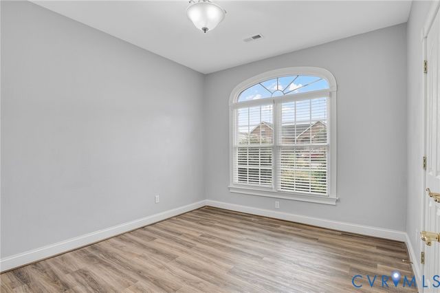 515 Cobblestone Dr, Hopewell, VA 23860