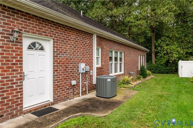 515 Cobblestone Dr, Hopewell, VA 23860