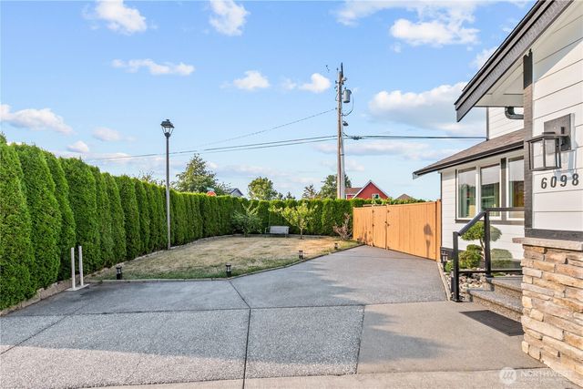 6098 Pacific Heights Drive, Ferndale, WA 98248