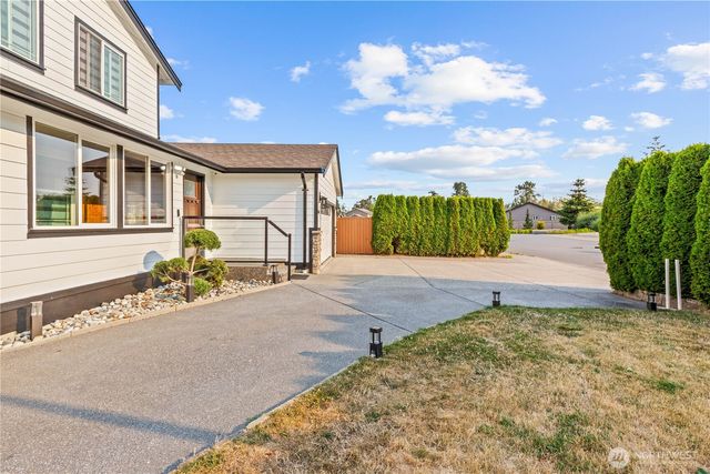 6098 Pacific Heights Drive, Ferndale, WA 98248