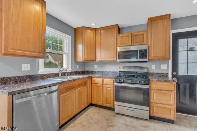 15 Winston Dr, Woodbridge Twp., NJ 07095