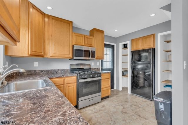 15 Winston Dr, Woodbridge Twp., NJ 07095