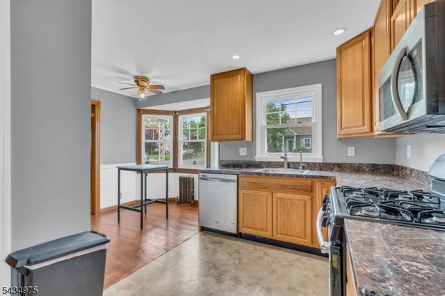 15 Winston Dr, Woodbridge Twp., NJ 07095