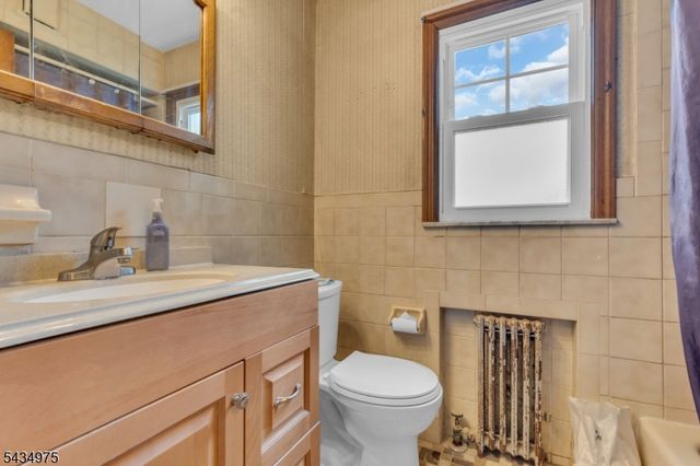 15 Winston Dr, Woodbridge Twp., NJ 07095
