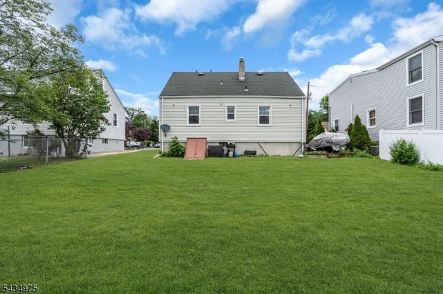 15 Winston Dr, Woodbridge Twp., NJ 07095