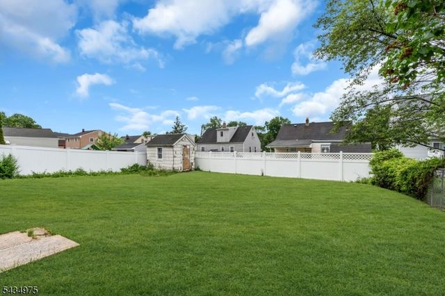 15 Winston Dr, Woodbridge Twp., NJ 07095