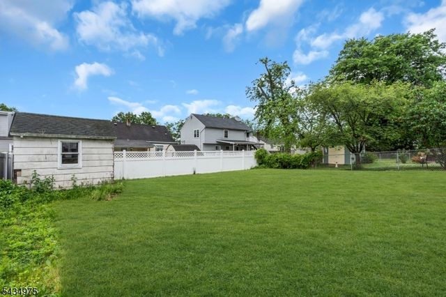 15 Winston Dr, Woodbridge Twp., NJ 07095