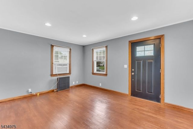 15 Winston Dr, Woodbridge Twp., NJ 07095