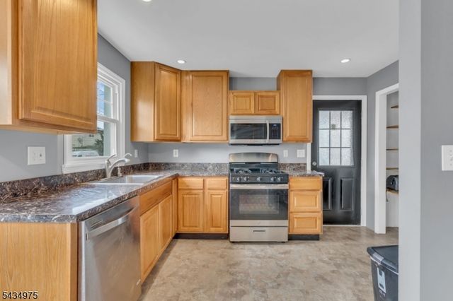 15 Winston Dr, Woodbridge Twp., NJ 07095