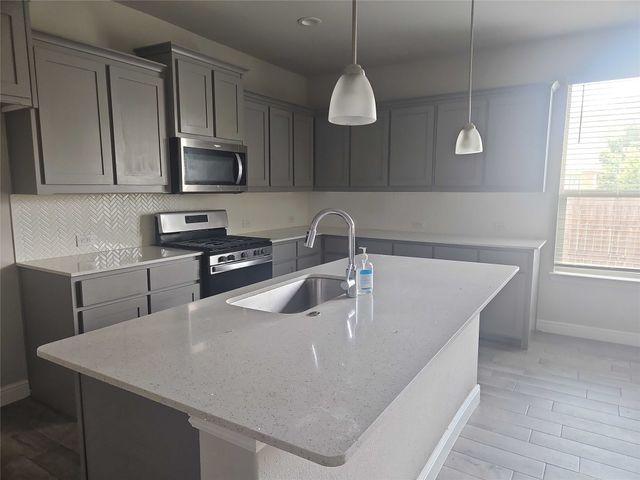 302 Clayton Street, Glenn Heights, TX 75154