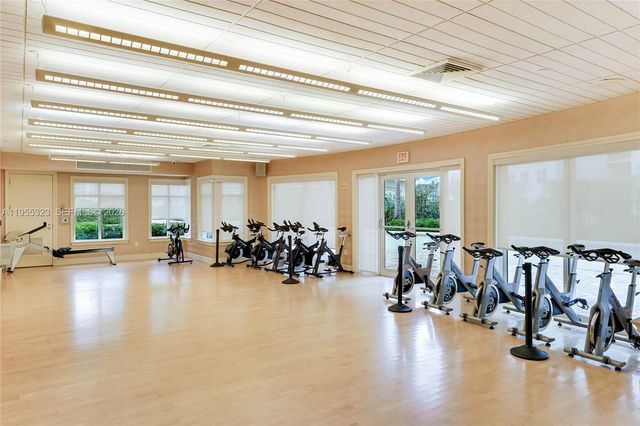 19900 E Country Club Dr 702, Aventura, FL 33180