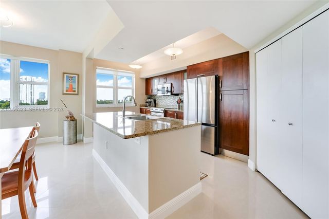 19900 E Country Club Dr 702, Aventura, FL 33180