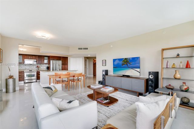 19900 E Country Club Dr 702, Aventura, FL 33180