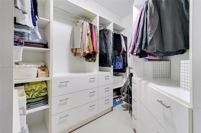 19900 E Country Club Dr 702, Aventura, FL 33180