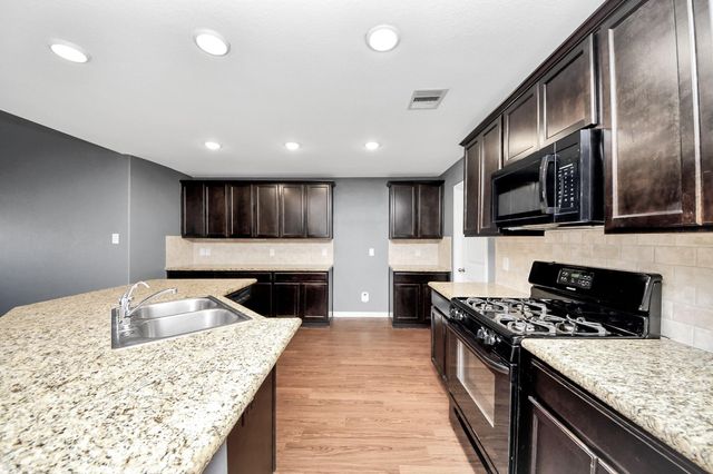 9726 Shimmering Lakes Drive, Rosharon, TX 77583