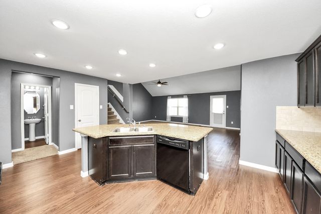 9726 Shimmering Lakes Drive, Rosharon, TX 77583