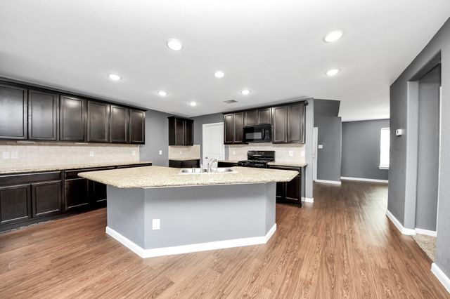 9726 Shimmering Lakes Drive, Rosharon, TX 77583