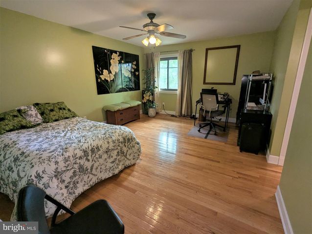 123 HOWSINGTON PL, East Windsor, NJ 08520
