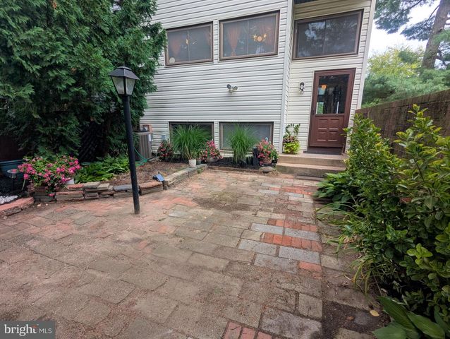 123 HOWSINGTON PL, East Windsor, NJ 08520