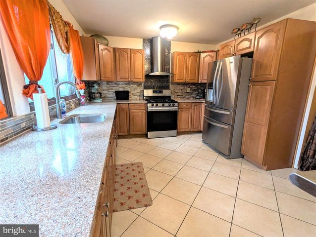 123 HOWSINGTON PL, East Windsor, NJ 08520