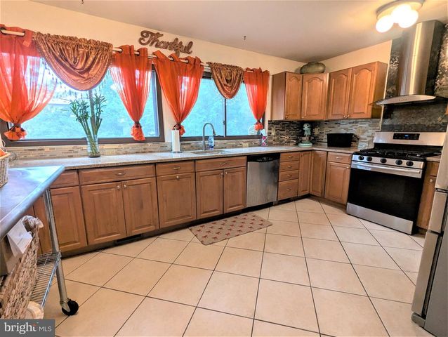 123 HOWSINGTON PL, East Windsor, NJ 08520