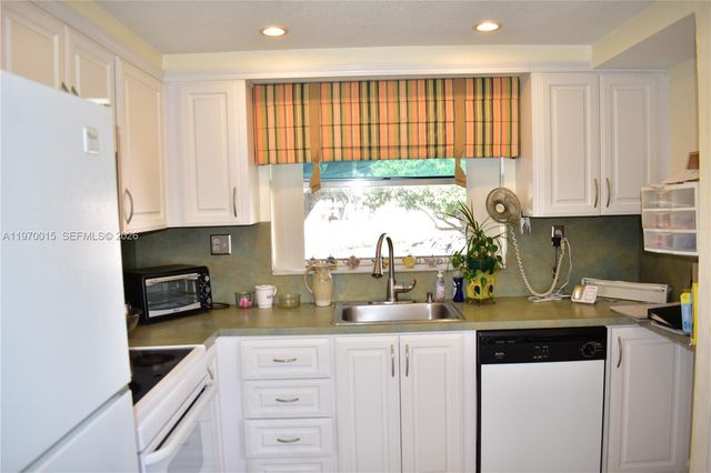 9681 Sunrise Lakes Blvd 201, Sunrise, FL 33322