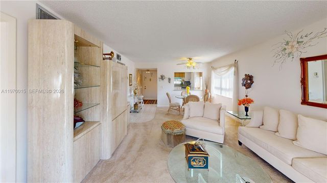 9681 Sunrise Lakes Blvd 201, Sunrise, FL 33322