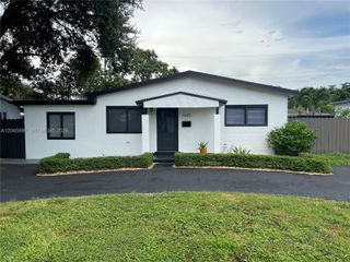6685 NW 38th Ter n/a, Virginia Gardens, FL 33166