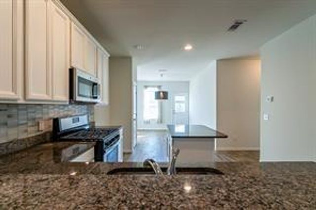 2722 Skyview Long Drive, Houston, TX 77047