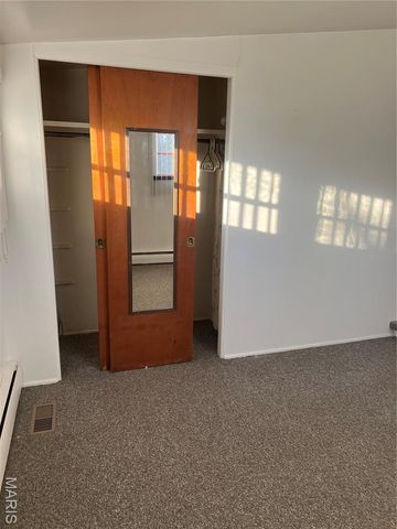 905 Dean Street, Wilsonville, IL 62093