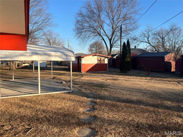 905 Dean Street, Wilsonville, IL 62093