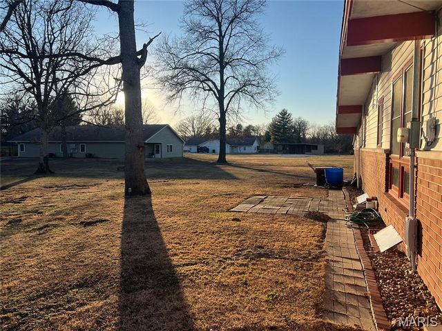 905 Dean Street, Wilsonville, IL 62093